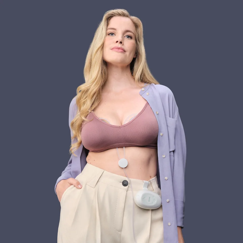 Person wearing Elvie Stride 2 with tubing leading to the control hub clipped at the waistband.